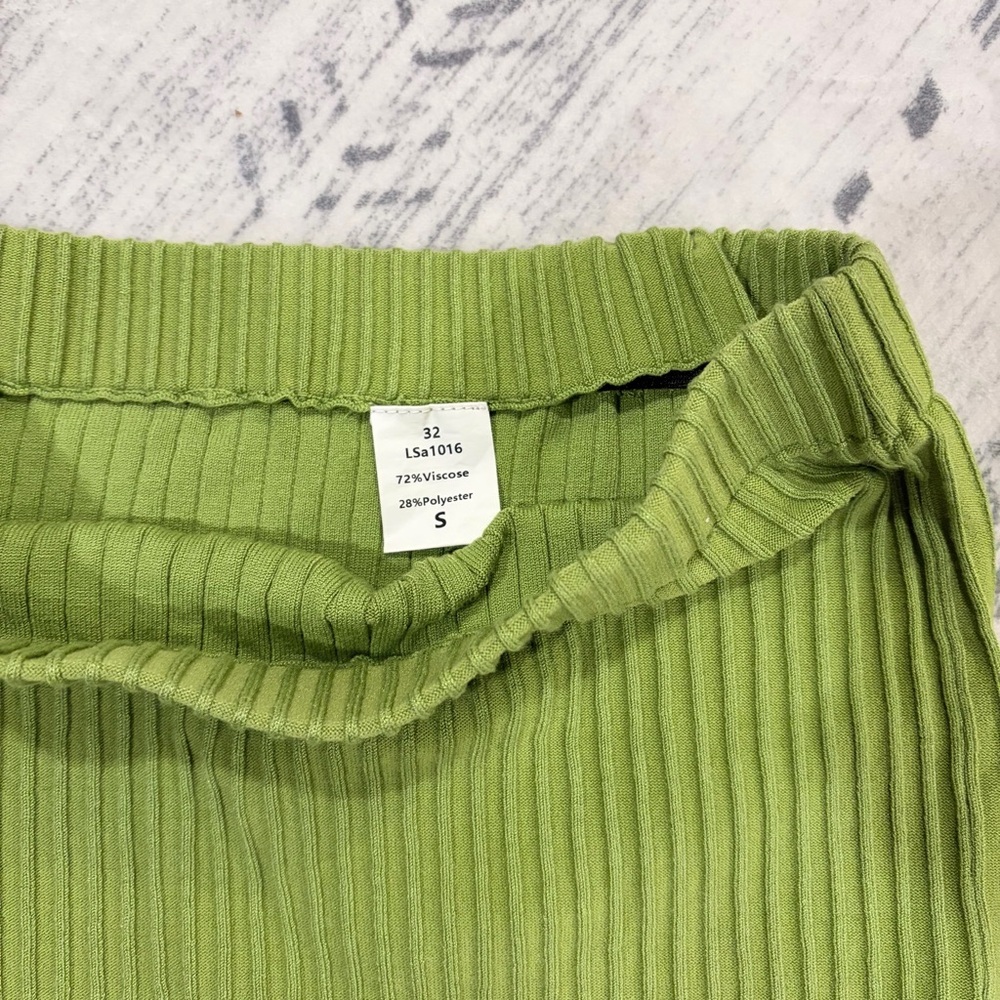 🌟2 for $10 Women’s Vintage Earthy Green Ribbed Soft Mini Skirt Small - Picture 4 of 8